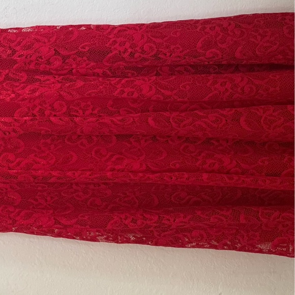 Betsy & Adam Red long, Backless fine lace Dress - Size 4, Retail Price $240 - Picture 10 of 11